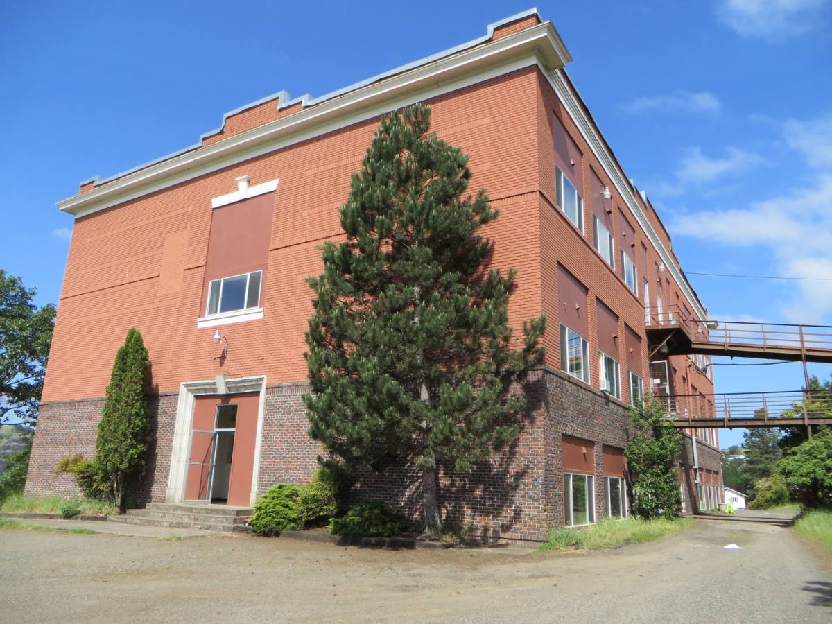 Apartment for rent at 1819 NE Commercial Ave, Roseburg, OR 97470