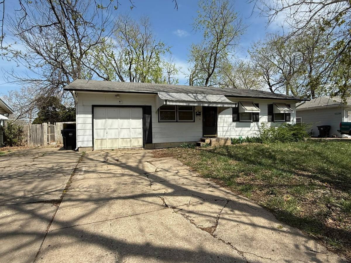 House for rent at 630 SE 35th Terrace, Topeka, KS 66605