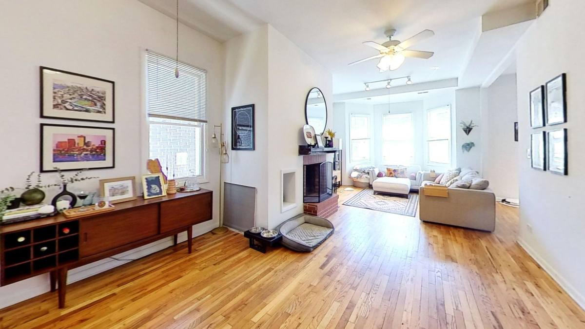 Apartment for rent at 916 W Roscoe St, Chicago, IL 60657