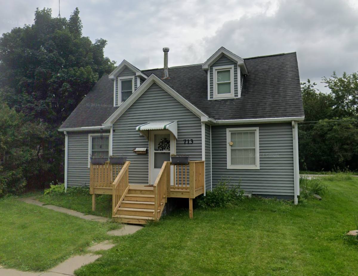 House for rent at 713 Page St, Iowa City, IA 52240