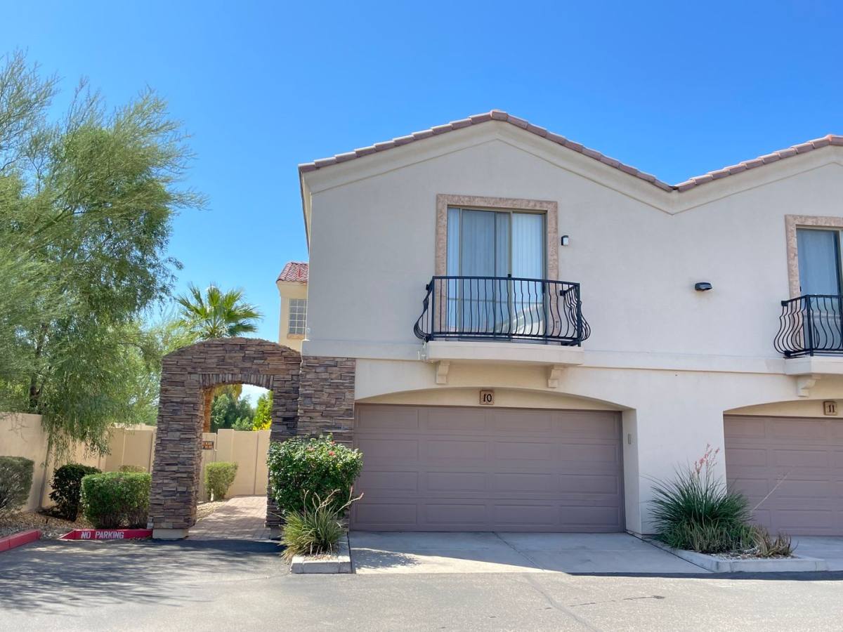 Townhouse for rent at 7303 N 14th St, Phoenix, AZ 85020