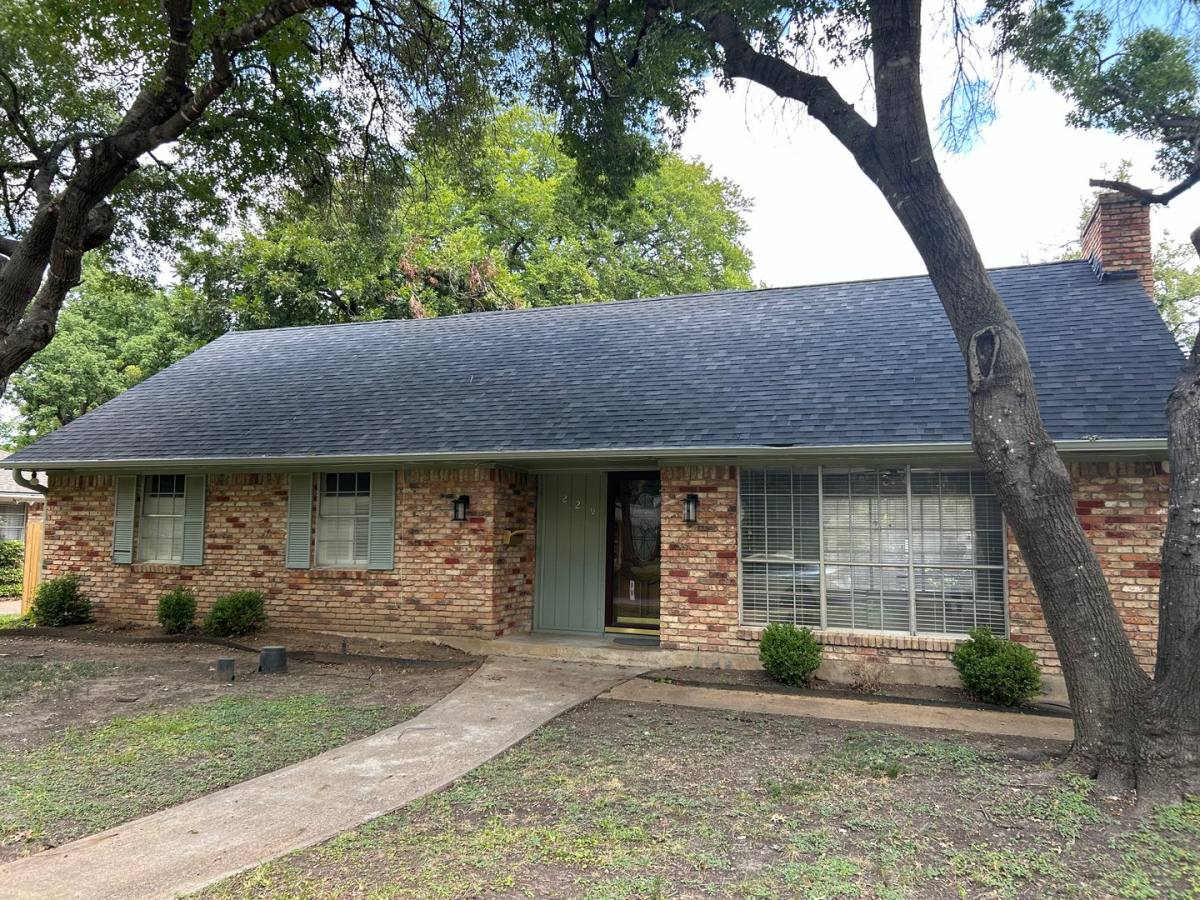 House for rent at 229 Woodhaven Dr, Desoto, TX 75115