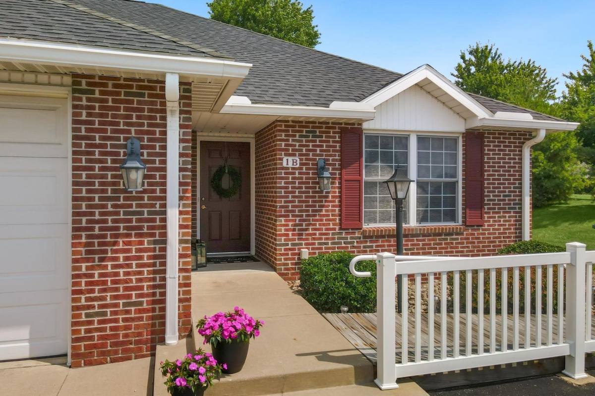 Apartment for rent at 3953 & 3954 Mount Vernon Blvd, Barberton, OH 44203