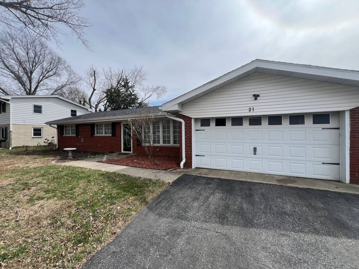 House for rent at 21 Birch Dr, Chatham, IL 62629
