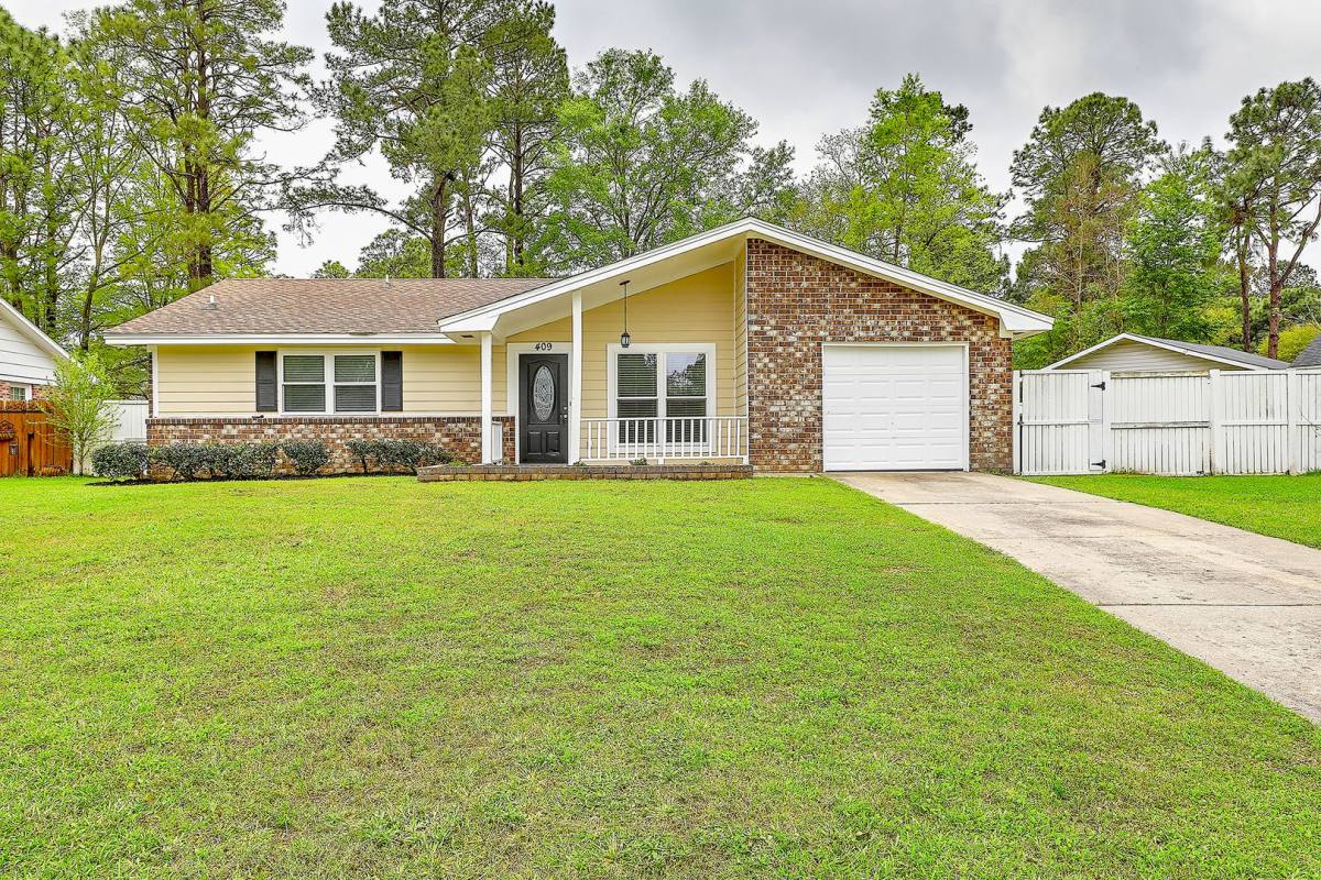 House for rent at 409 Logan Dr, Summerville, SC 29483