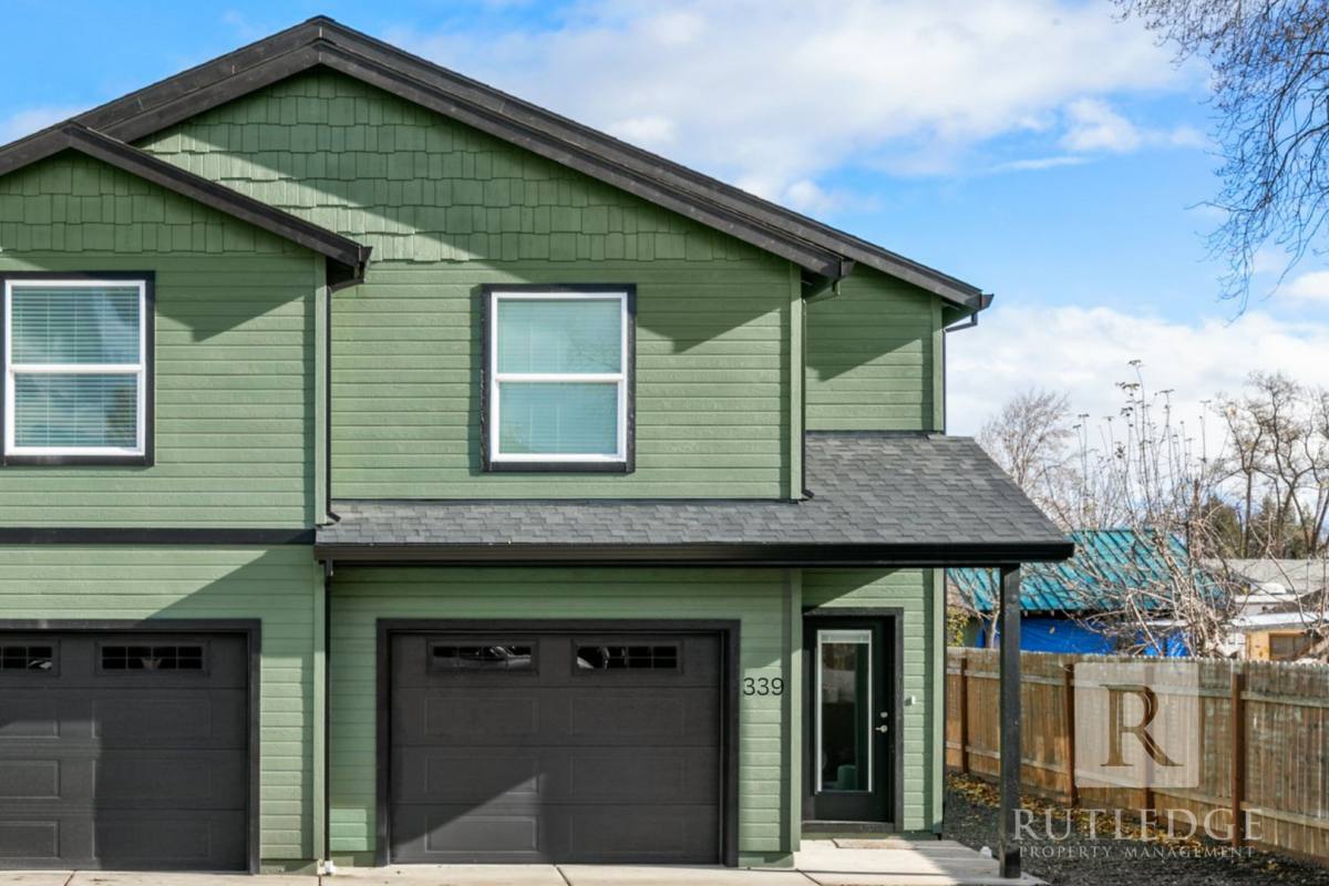 Townhouse for rent at 339 Lozier Lane, Medford, OR 97501