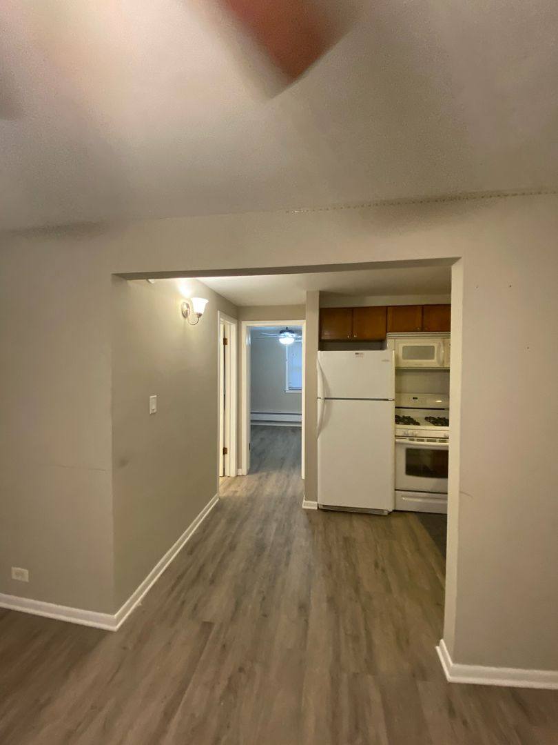 Apartment for rent at 409 S Maple Ave, Oak Park, IL 60302