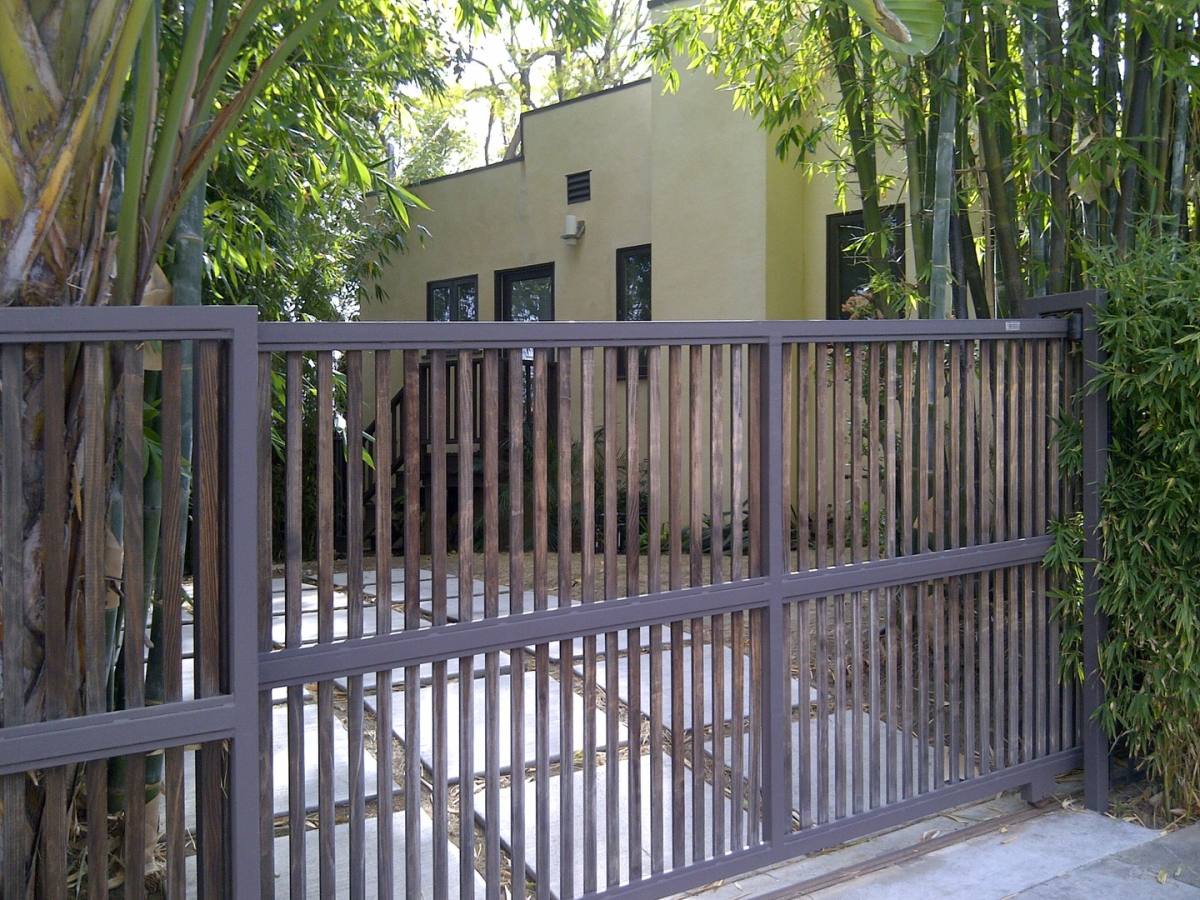 House for rent at 8532 W Knoll Dr, West Hollywood, CA 90069