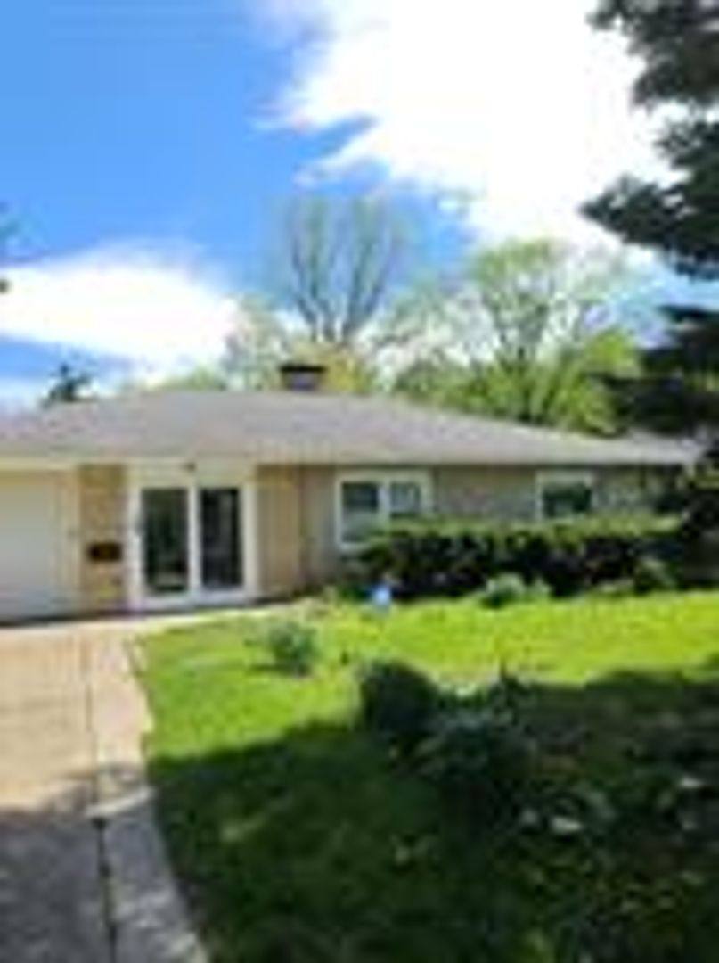 House for rent at 106 Elmwood Dr, Champaign, IL 61821