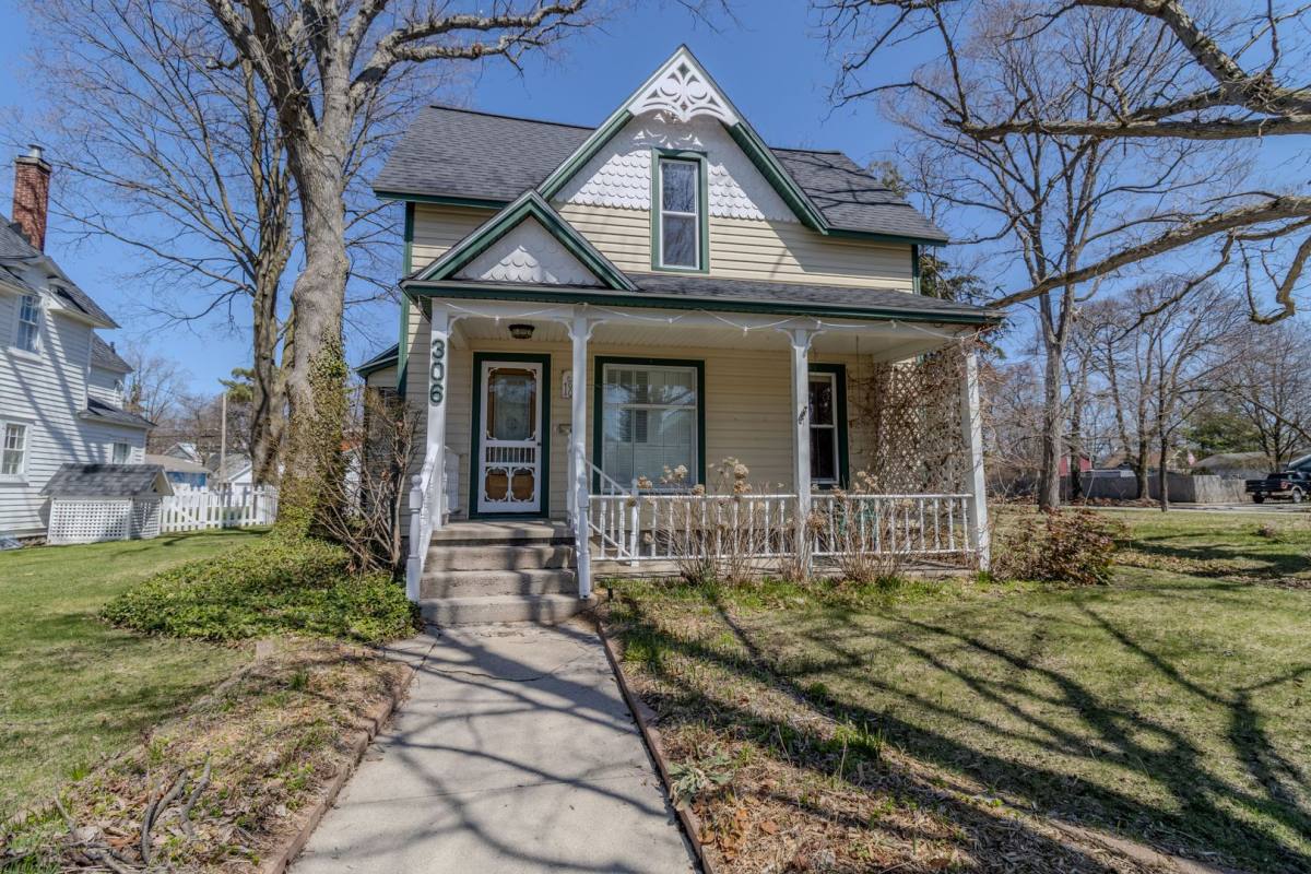 House for rent at 306 W Tenth St, Traverse City, MI 49684
