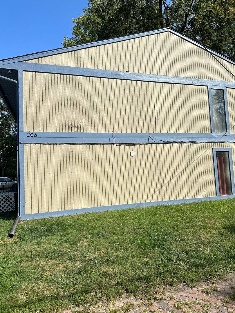 Apartment for rent at 206 S Grove St, Urbana, IL 61802