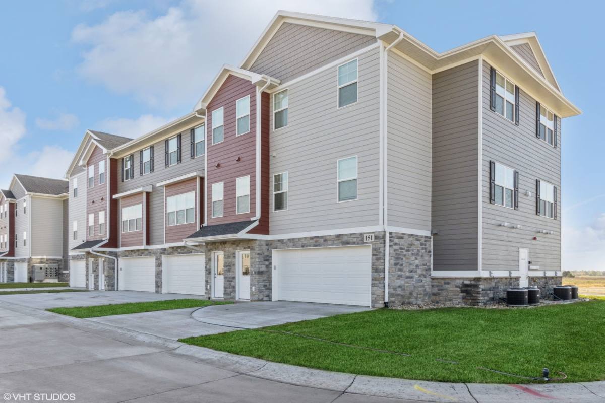 Townhouse for rent at 143 Griswold Way SW, Cedar Rapids, IA 52404