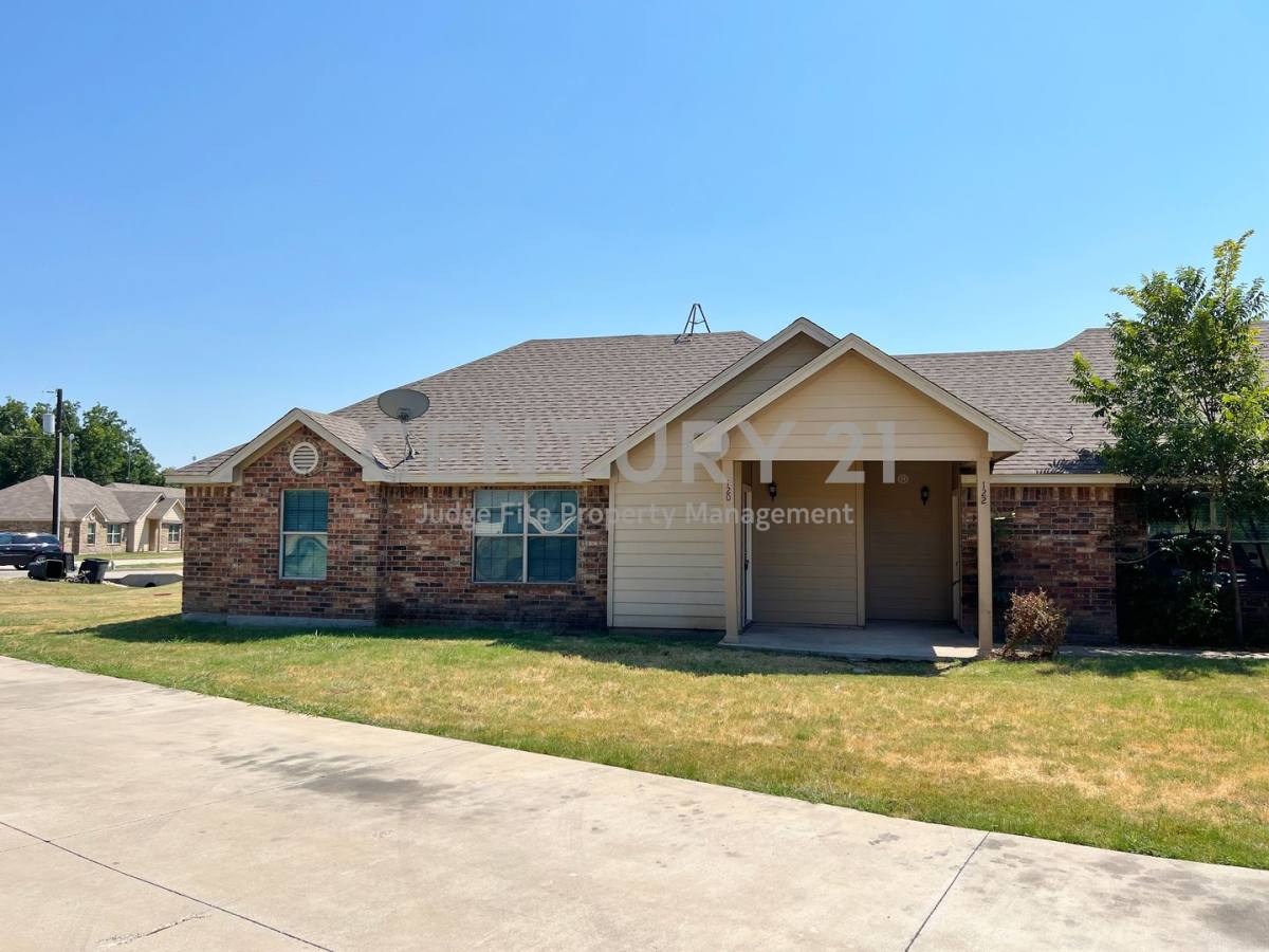 House for rent at 122 Sunburst Court, Weatherford, TX 76087