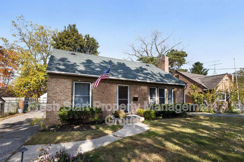 House for rent at 1813 Kreiser St SE, Grand Rapids, MI 49506