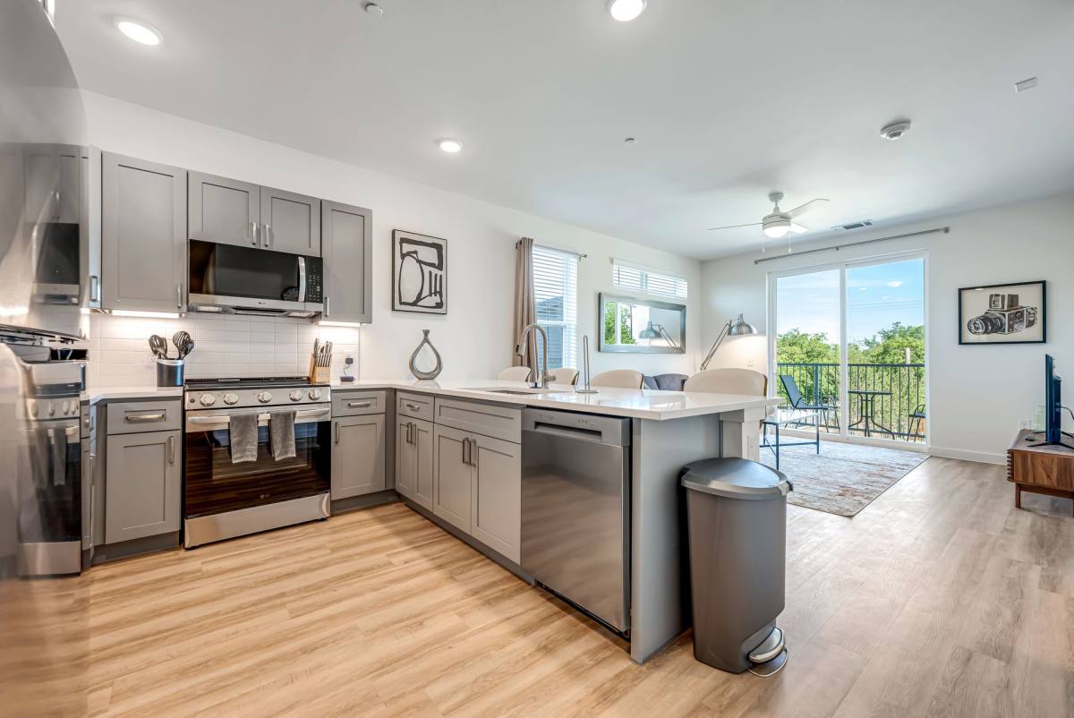 Apartment for rent at 417 E 9th Ave, Dallas, TX 75203