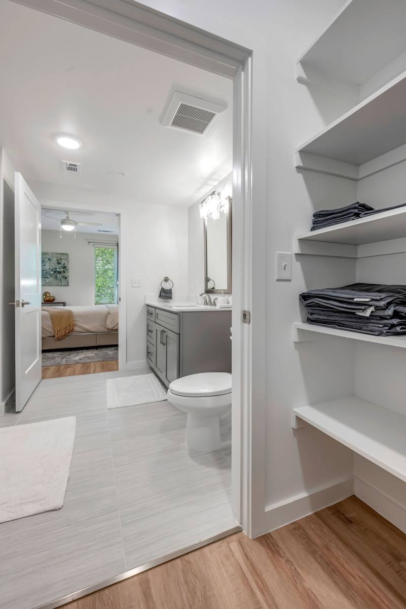 Townhouse for rent at 850 S Ewing Ave, Dallas, TX 75203