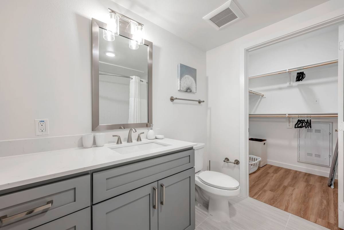 Townhouse for rent at 850 S Ewing Ave, Dallas, TX 75203