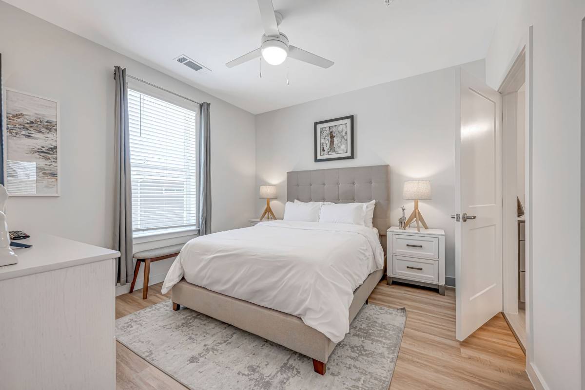 Townhouse for rent at 850 S Ewing Ave, Dallas, TX 75203