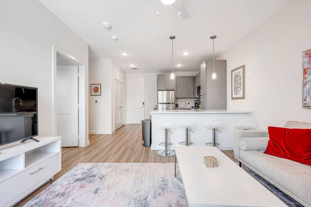 Townhouse for rent at 850 S Ewing Ave, Dallas, TX 75203