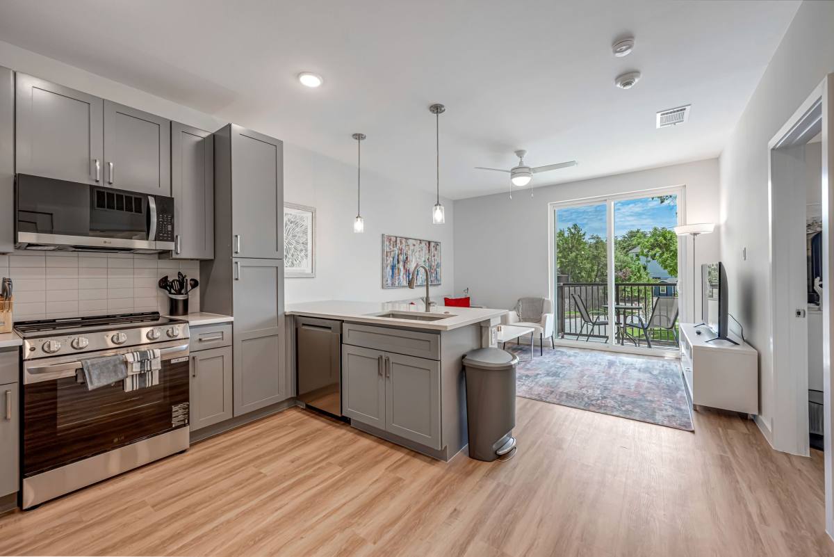 Townhouse for rent at 850 S Ewing Ave, Dallas, TX 75203