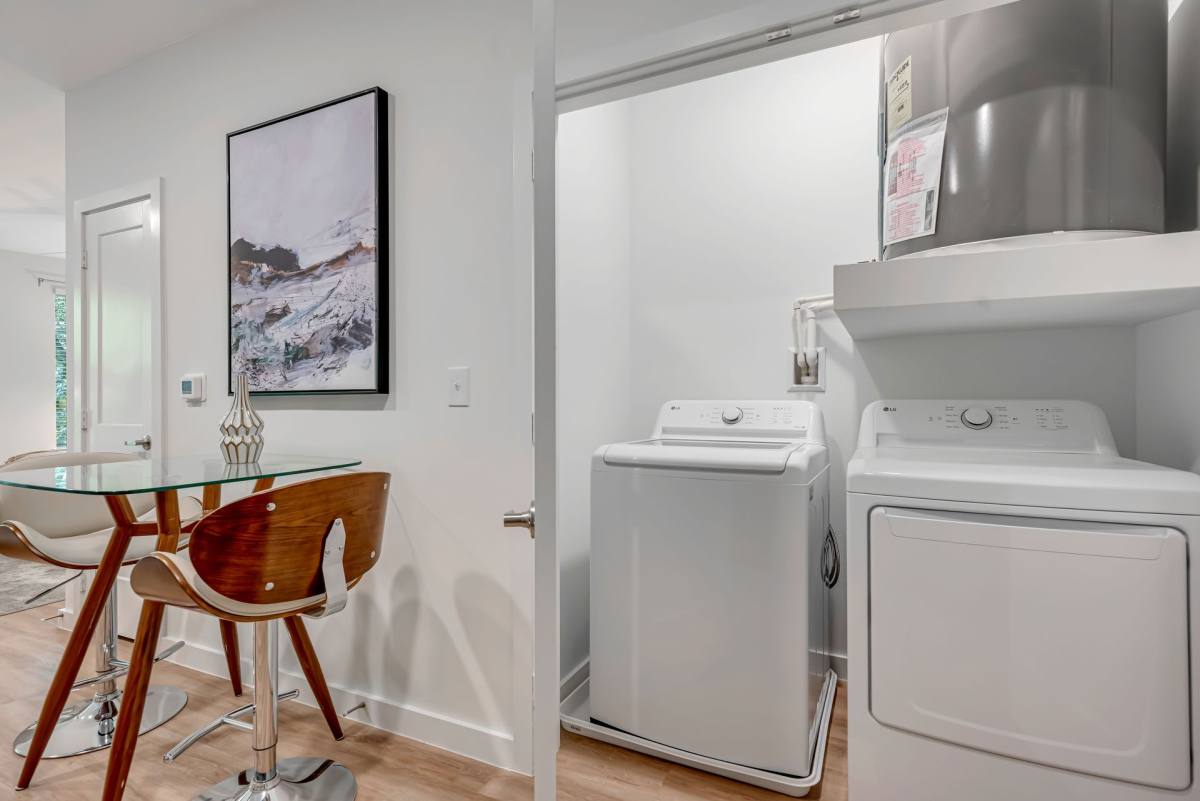 Townhouse for rent at 850 S Ewing Ave, Dallas, TX 75203