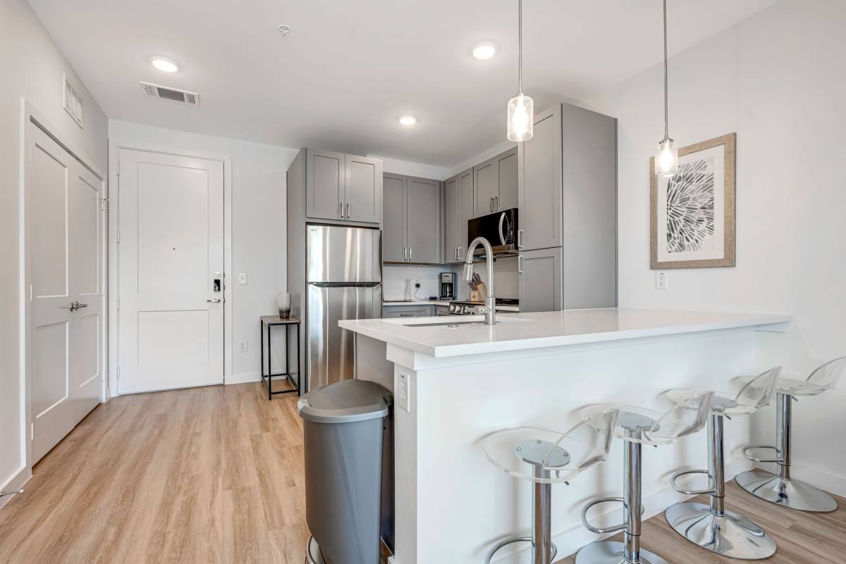 Townhouse for rent at 850 S Ewing Ave, Dallas, TX 75203