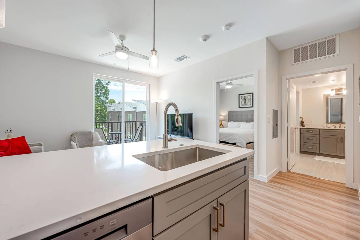 Townhouse for rent at 850 S Ewing Ave, Dallas, TX 75203