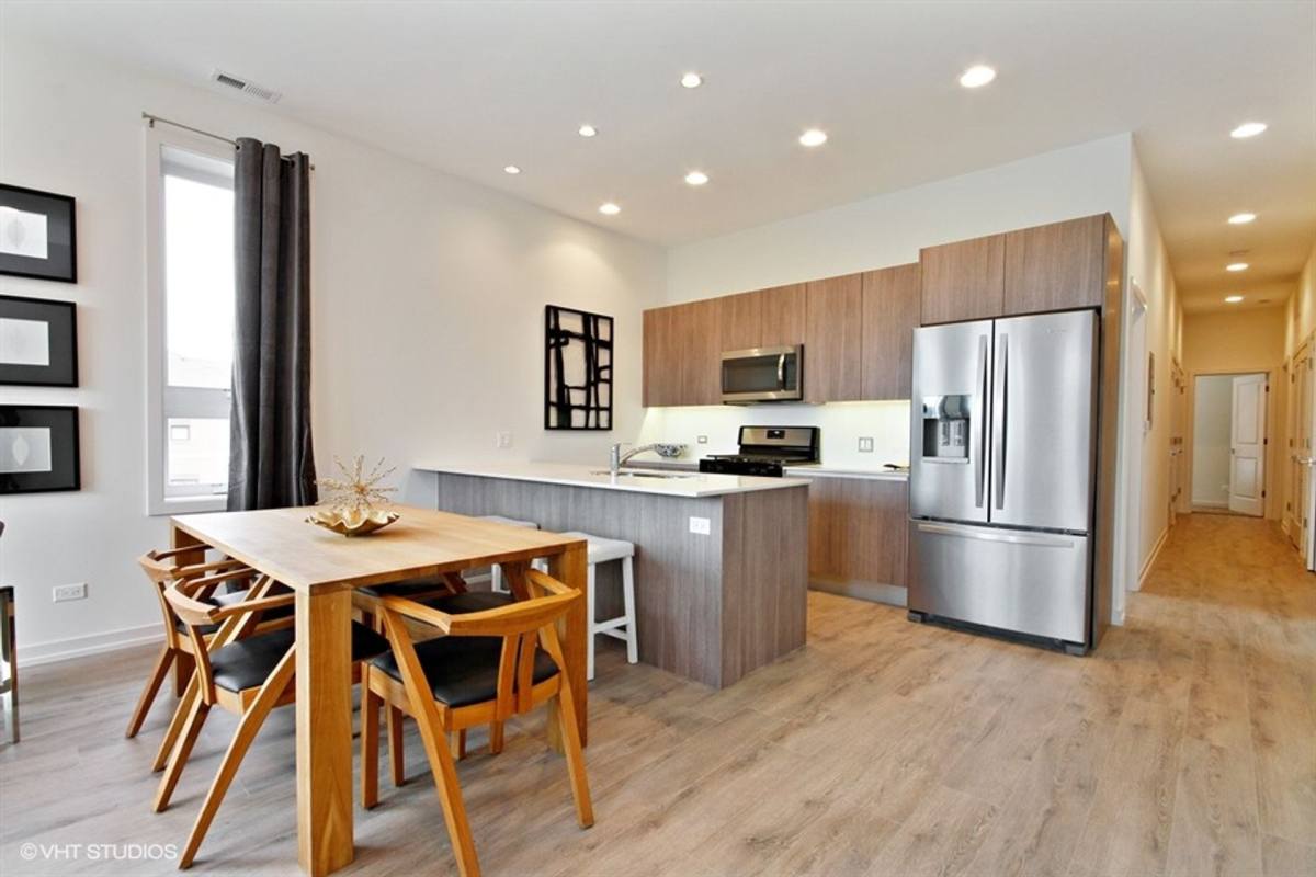 Apartment for rent at 4111-4119 N Narragansett Ave, Chicago, IL 60634