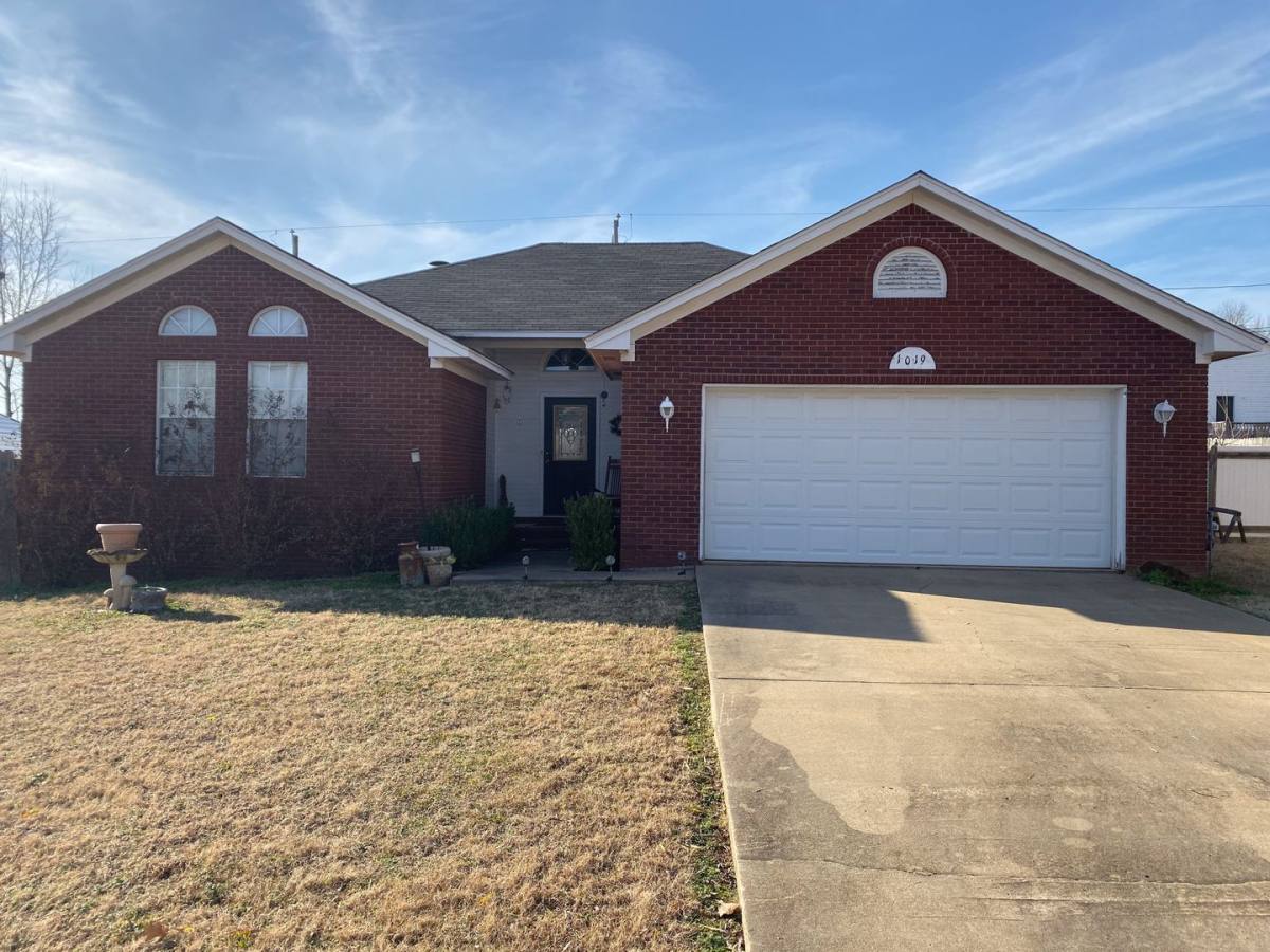 House for rent at 1019 N Daisy St, Greenwood, AR 72936
