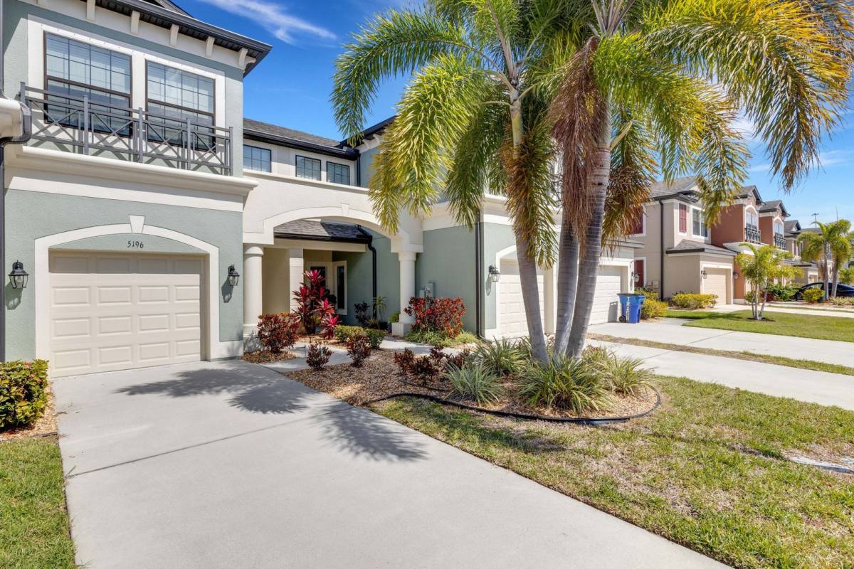 Townhouse for rent at 5196 78th St Circle E, Bradenton, FL 34203