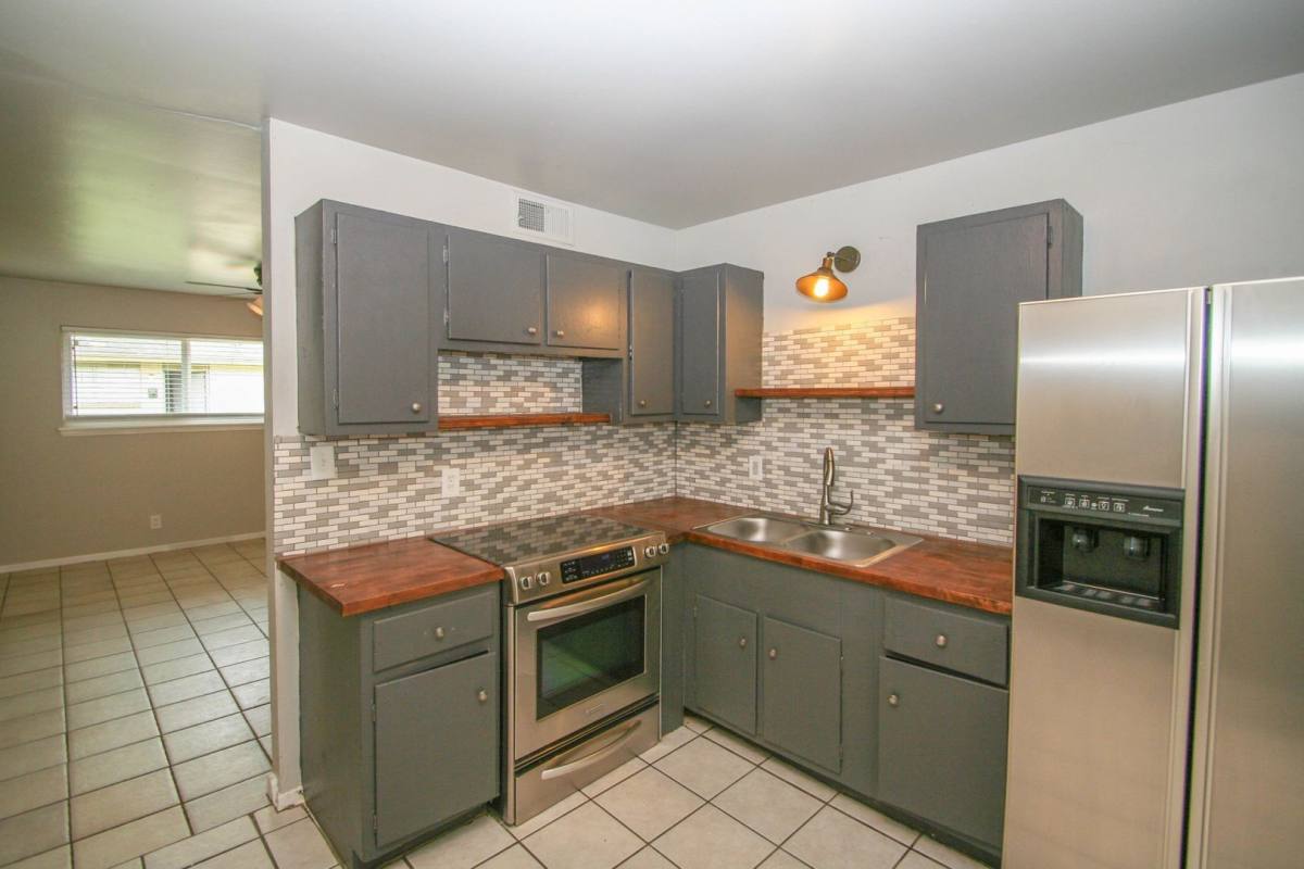 Apartment for rent at 1310B N Irvington Ave, Tulsa, OK 74115
