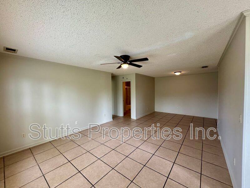 Apartment for rent at 3450 Cloverdale Rd #22, Florence, AL 35633