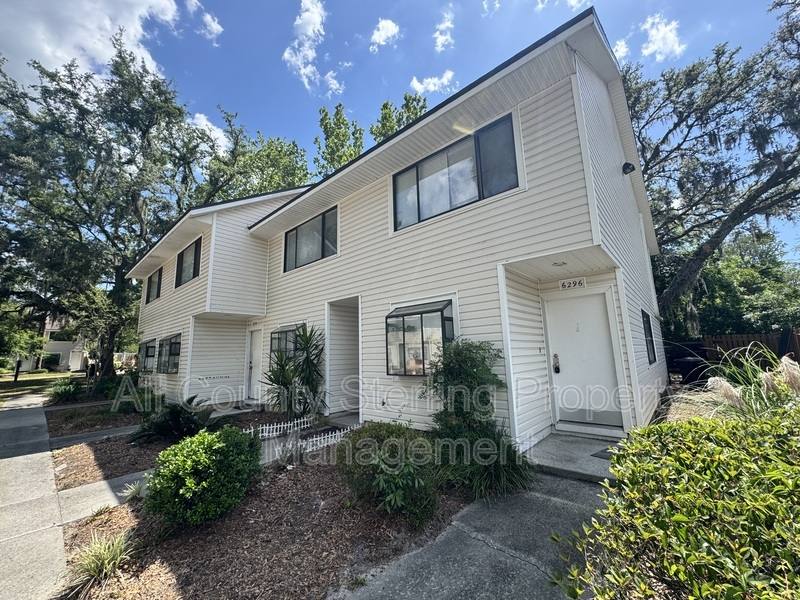 Townhouse for rent at 6292 SW 8th Place, Gainesville, FL 32607