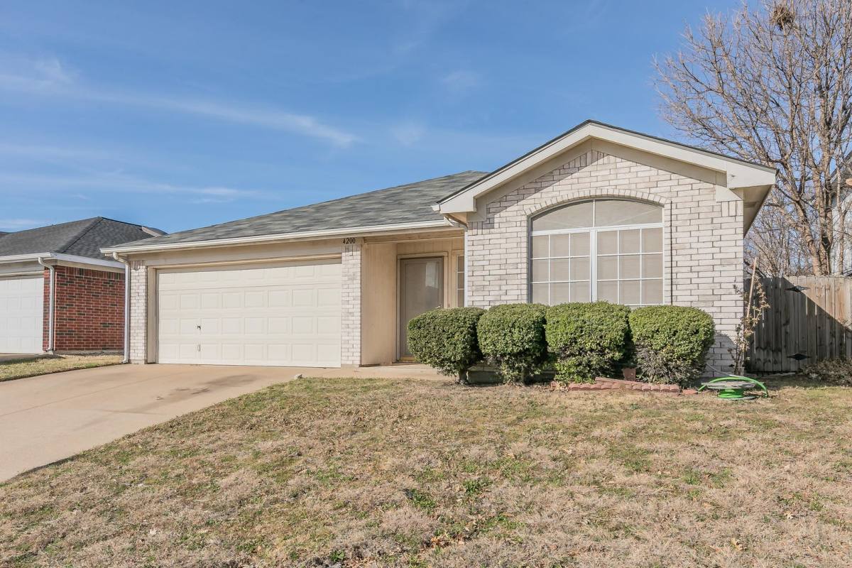 House for rent at 4200 S Coral Springs Dr, Fort Worth, TX 76123