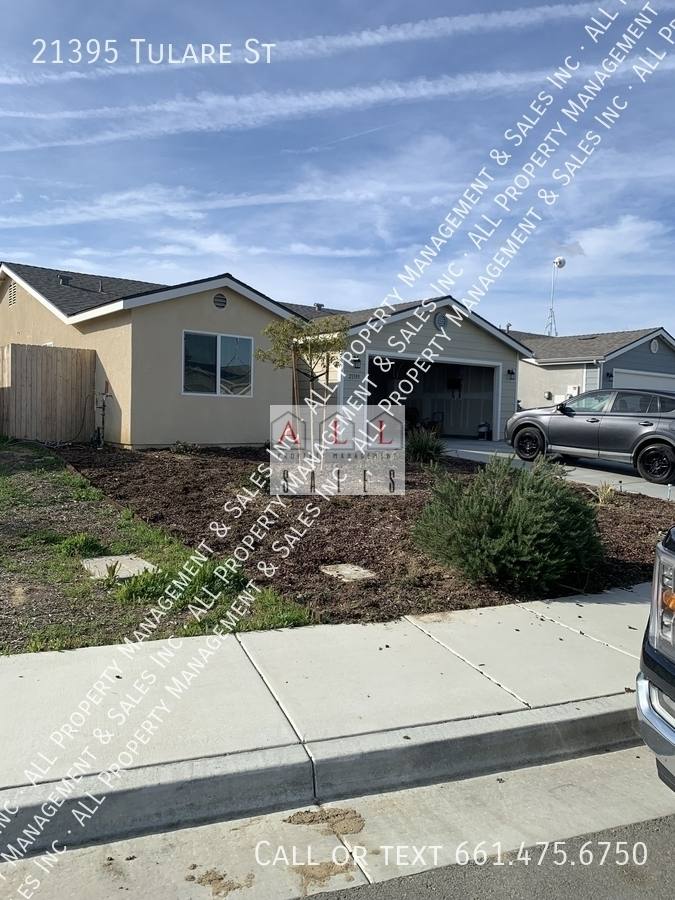 House for rent at 21395 Tulare St, Lost Hills, CA 93249