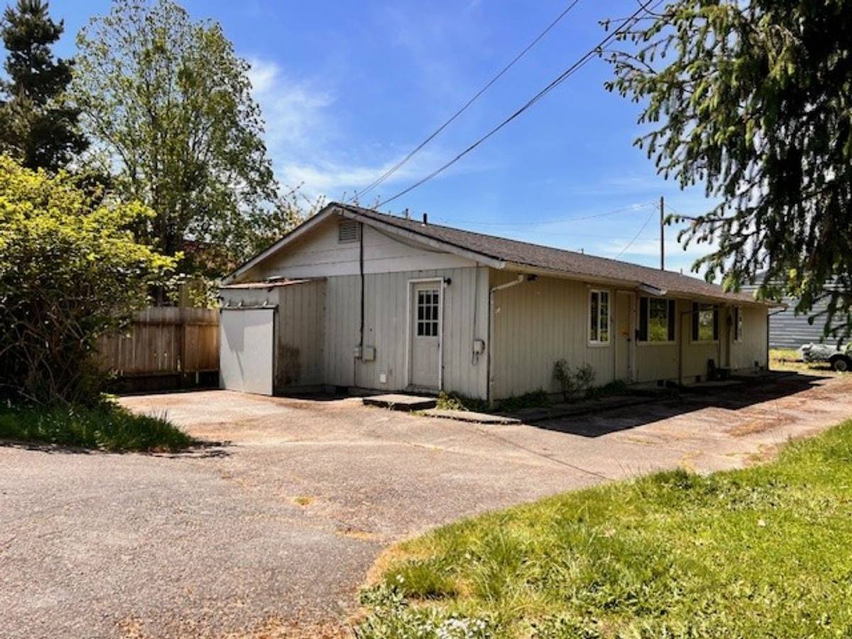 Apartment for rent at 365 & 375 7th Ave, Coos Bay, OR 97420