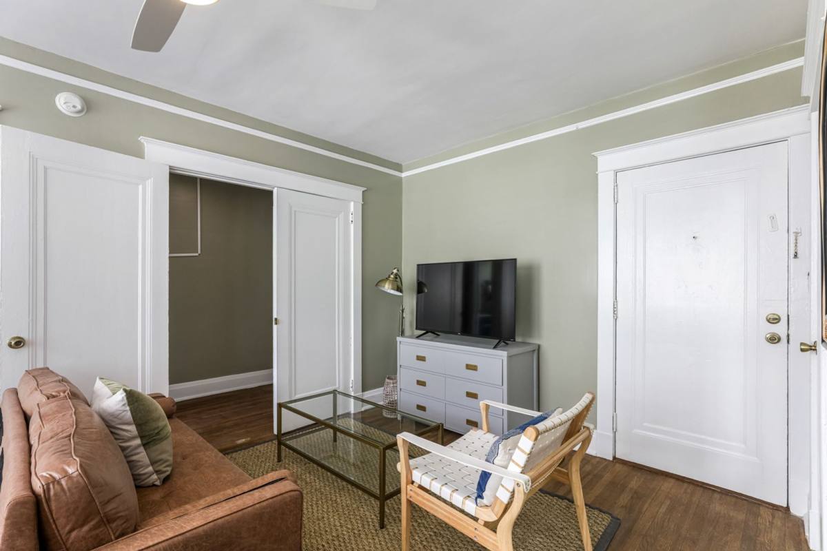 Apartment for rent at 838 Lowerline St #5, New Orleans, LA 70118