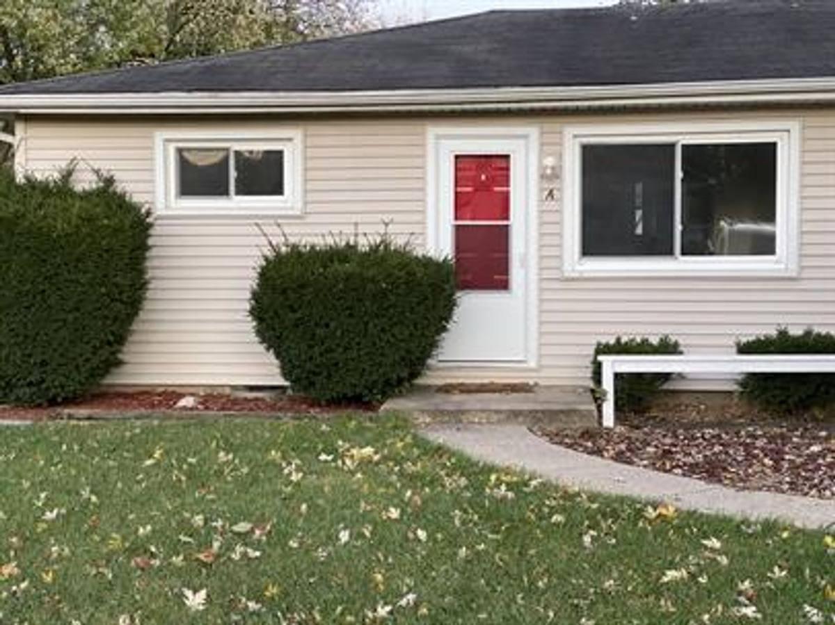 Apartment for rent at 902 S Walnut St, Mahomet, IL 61853
