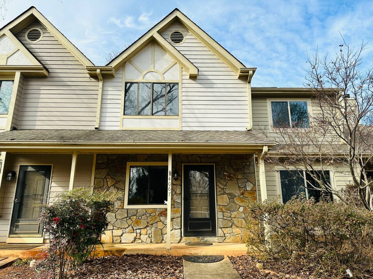 Townhouse for rent at 4067 N Course Dr, Charlotte, NC 28277