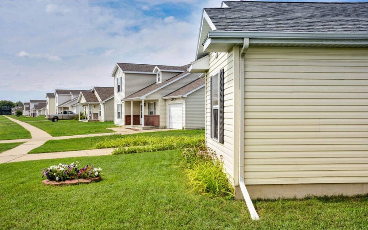 Apartment for rent at 2800 Brookwood N, Saginaw, MI 48601
