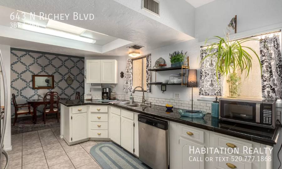 Townhouse for rent at 643 N Richey Blvd, Tucson, AZ 85716