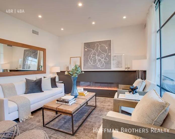 Townhouse for rent at 1254 N Las Palmas Ave #7A, Los Angeles, CA 90038