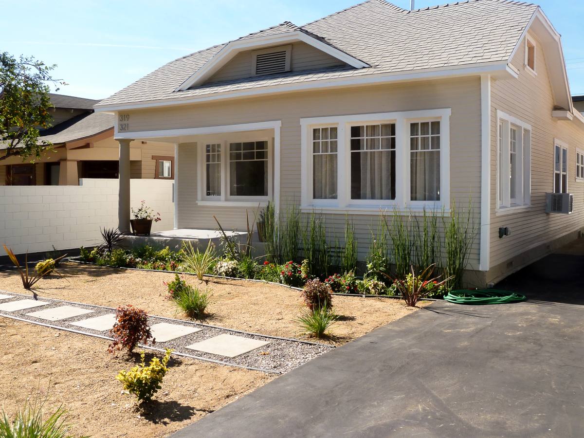 House for rent at 321 N Heliotrope Dr, Los Angeles, CA 90004
