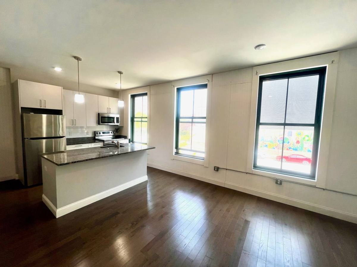 Apartment for rent at 154-156 Main St, Worcester, MA 01608
