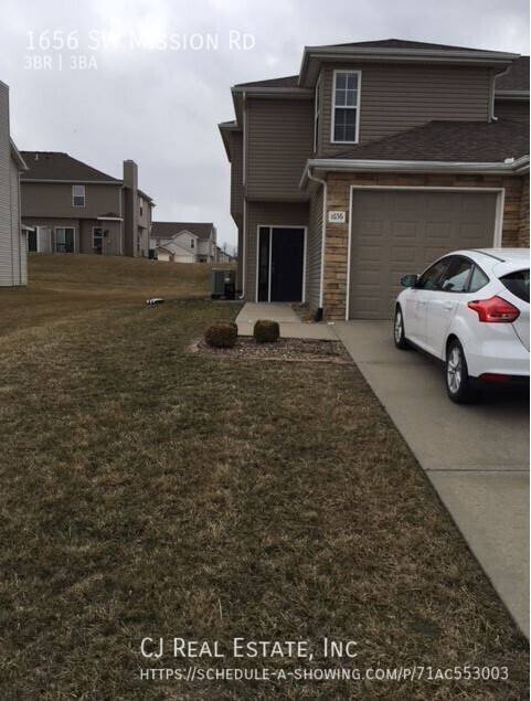 Townhouse for rent at 1656 SW Mission Rd, Blue Springs, MO 64014