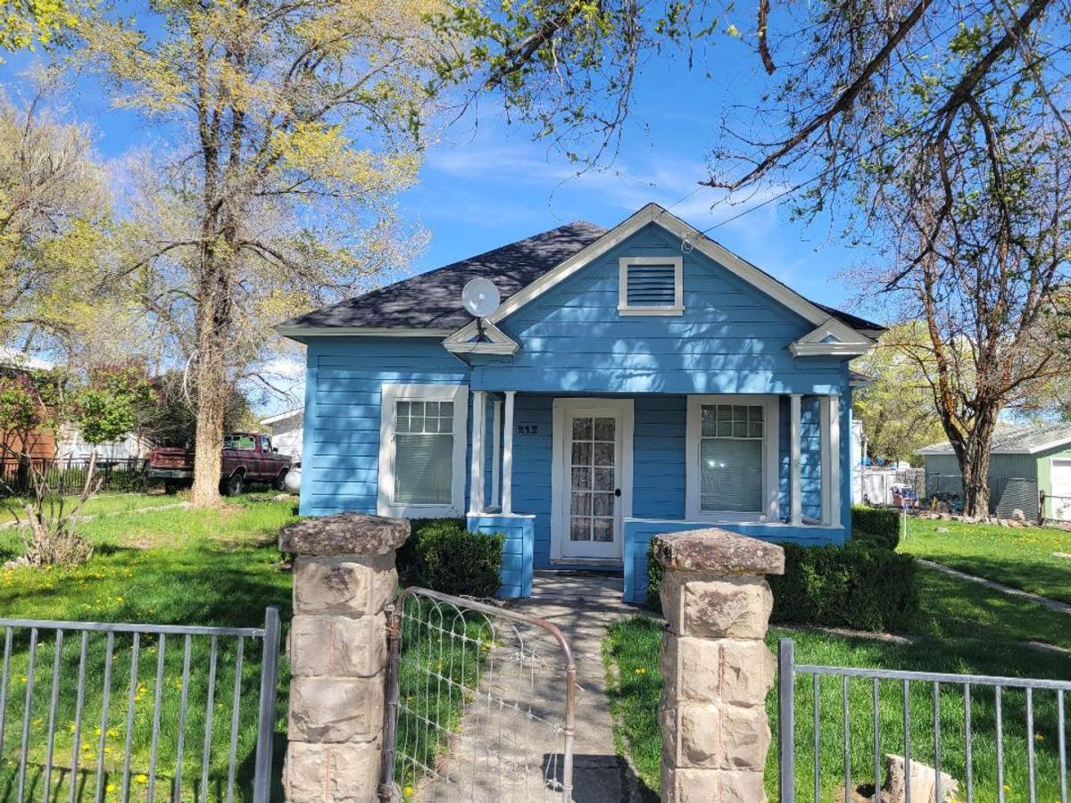 Townhouse for rent at 212 N E St, Alturas, CA 96101