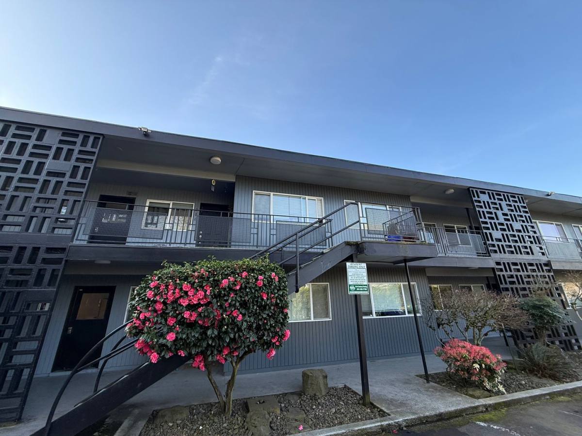 Apartment for rent at 5950 SW Hall Blvd, Beaverton, OR 97005