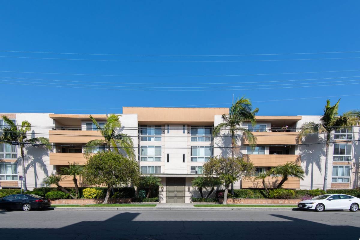 Apartment for rent at 8225 Manitoba St, Playa Del Rey, CA 90293