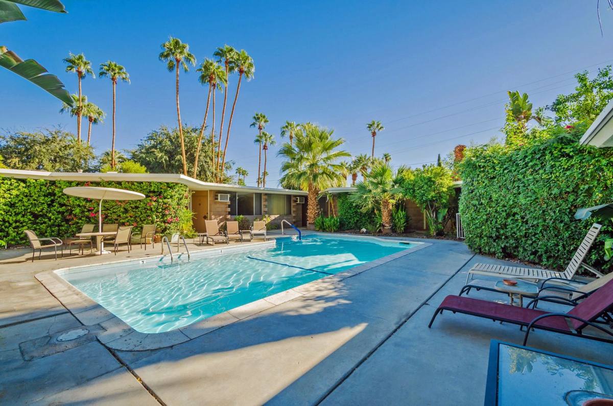Apartment for rent at 630 S Grenfall Rd, Palm Springs, CA 92264