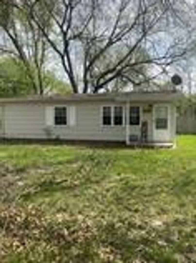 House for rent at 1831 Parkdale Dr, Champaign, IL 61821